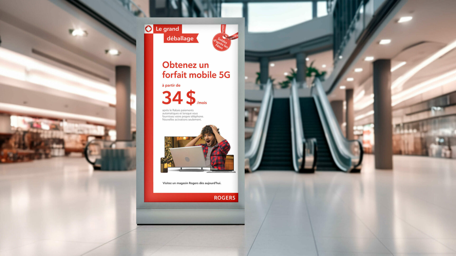 DOOH Rogers « Le grand déballage » dans un centre commercial, mettant en avant une offre mobile