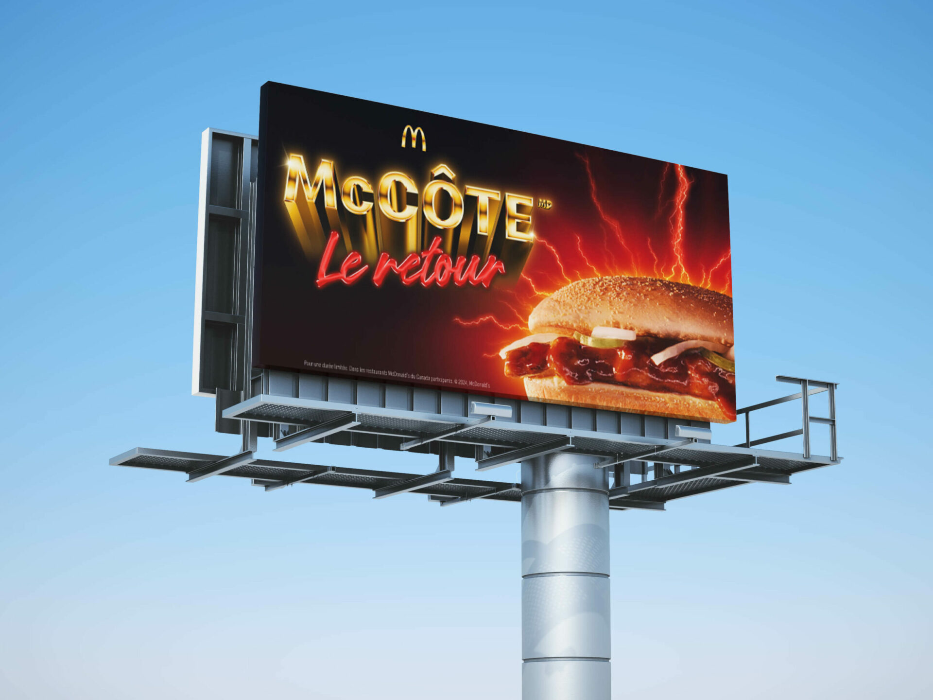 Panneau publicitaire extérieur McDonald’s annonçant le retour du sandwich McCôte.