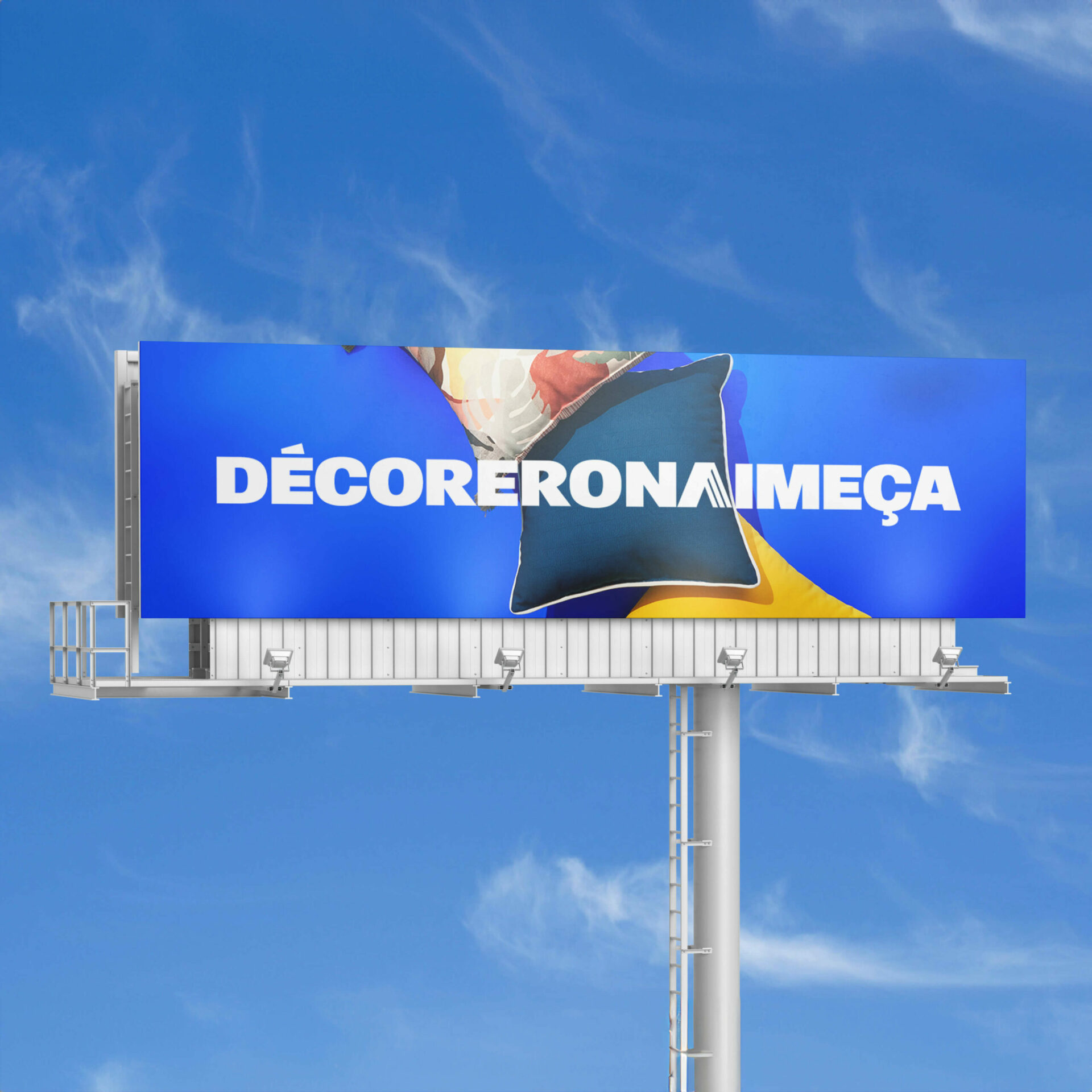 Panneau publicitaire extérieur RONA pour la campagne de printemps, avec le slogan « DÉCORERONAIMEÇA ».