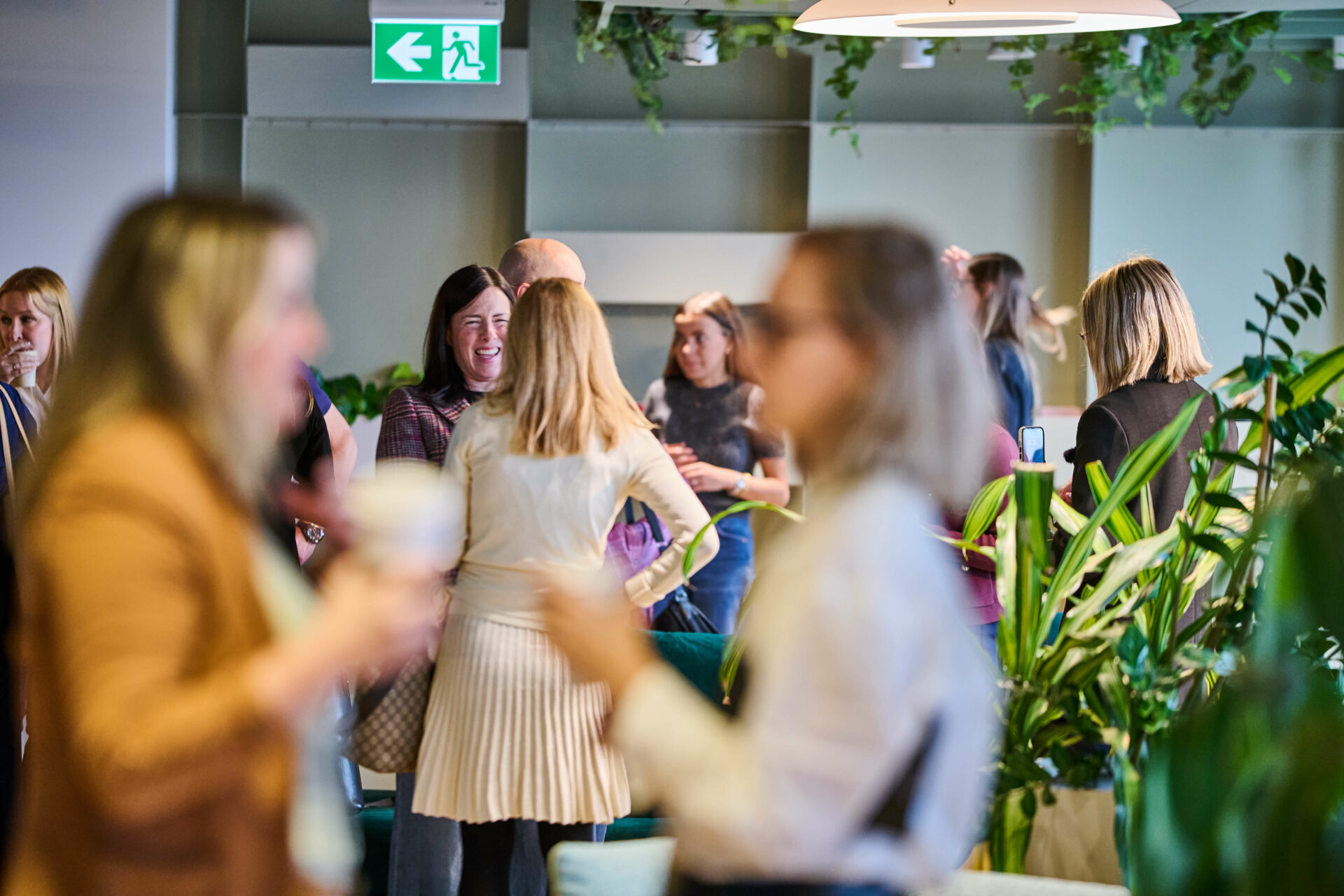 Public qui discute_Sommet des chefs du marketing 2025